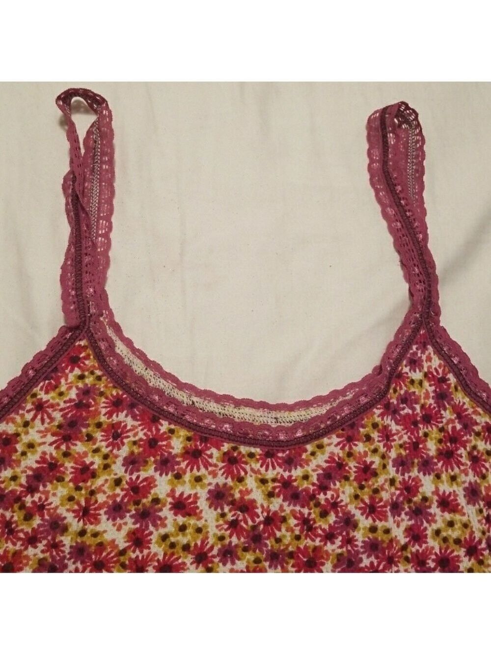 Daisy Lace Tank - Picture 2 of 4